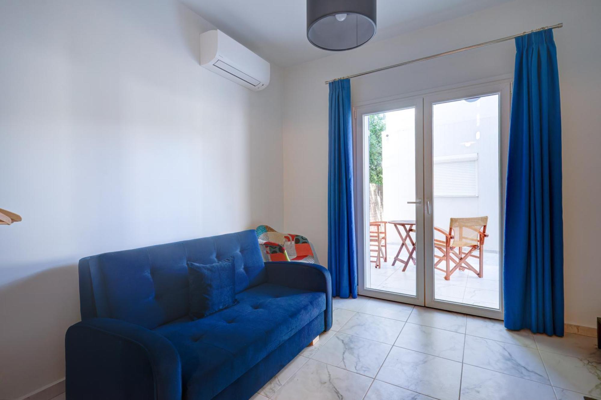 Molos Beachfront Apartments In Diakopto Zimmer foto