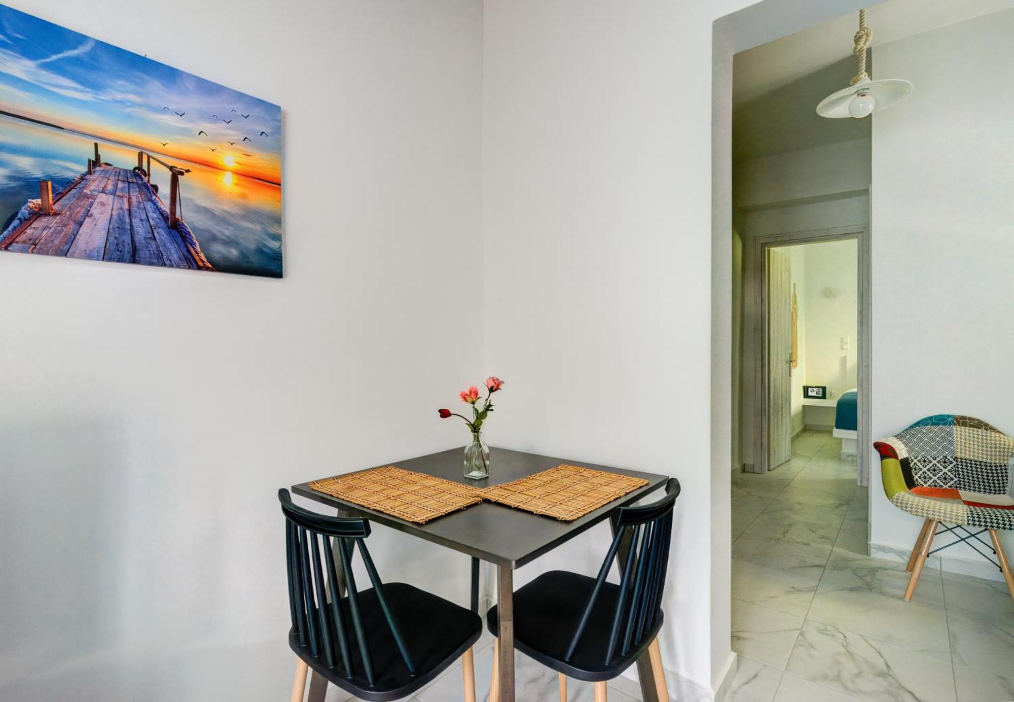 Molos Beachfront Apartments In Diakopto Zimmer foto